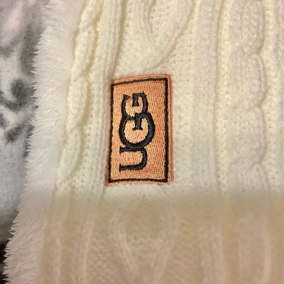 UGG Cream Cable Knit Beanie and Scarf Set - Picture 3 of 3